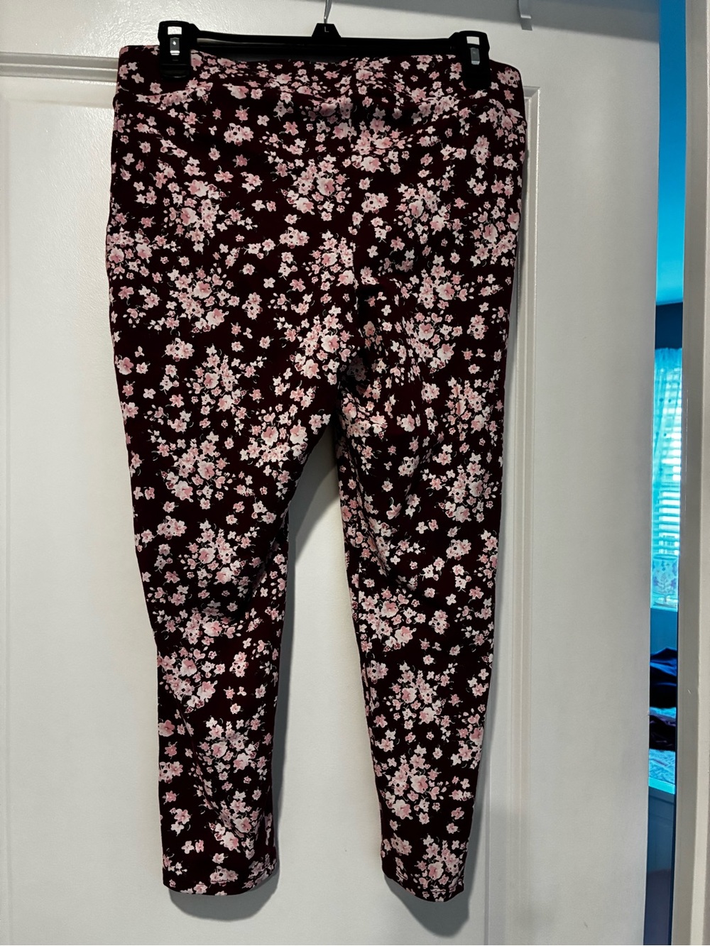 Torrid Plus Size Women’s Floral Stretch Leggings in Burgundy and Light Pink - Picture 2 of 3